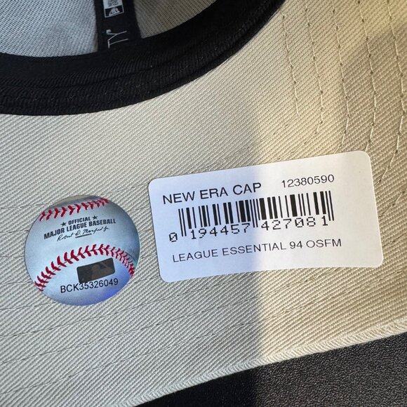 2 Yankees Caps - Picture 5 of 8